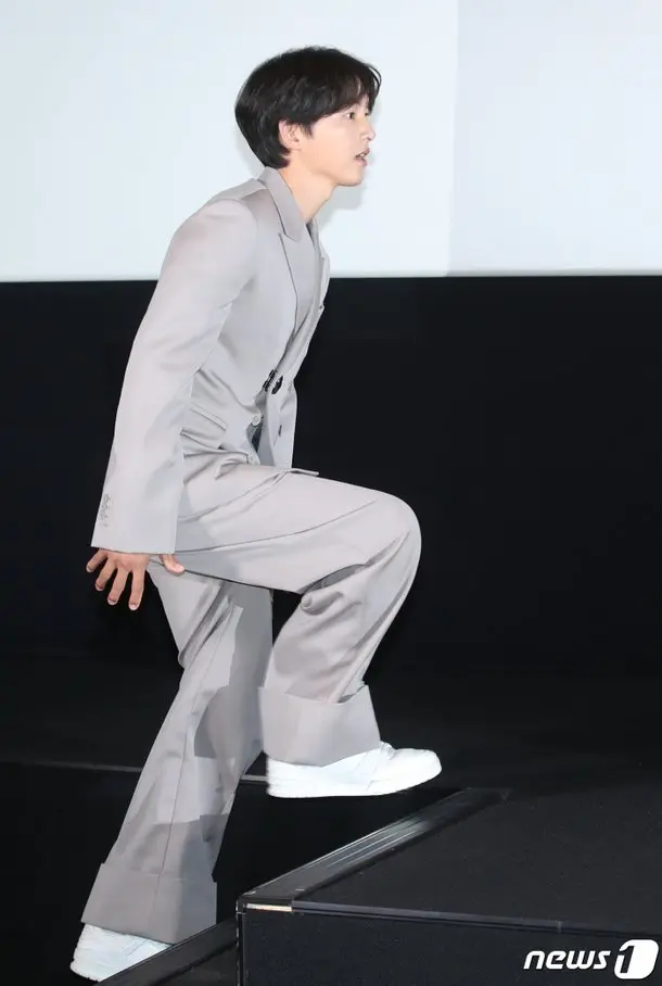 송중기 케이티 첫 공식석상 "실물 반응" 3가지 핵심정리 (+프로필 인스타) 2 섹션 1 이미지