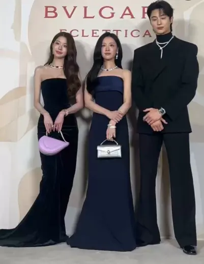 장원영·김지원·변우석, 압도적 비주얼 쓰리샷 공개... '화보 장인'들의 만남 2 image 24