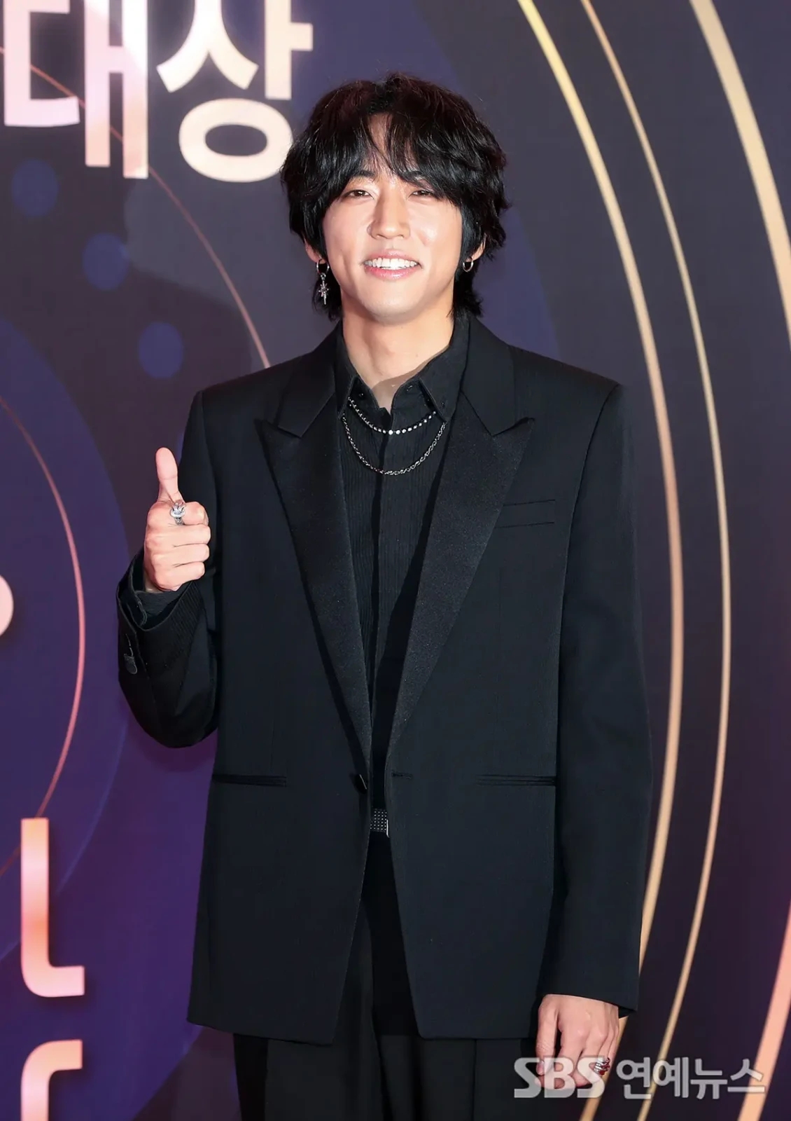 이승윤 가수: 독보적인 음악 세계를 구축한 싱어송라이터의 여정 2 섹션 1 이미지